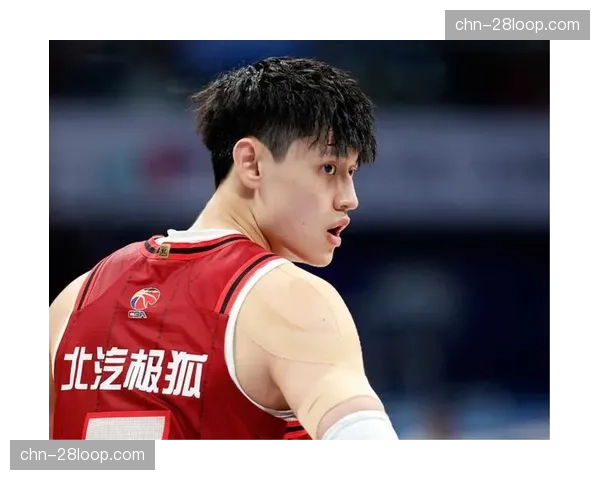 曾凡博膝盖积水伤情更新，归期未定影响北京锋线